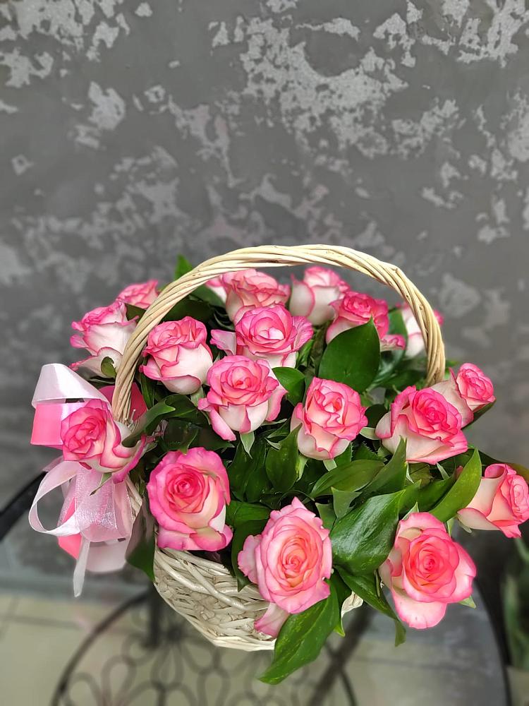 Цветочная композиция из Розы в корзине в Ардатове Нижегородской области