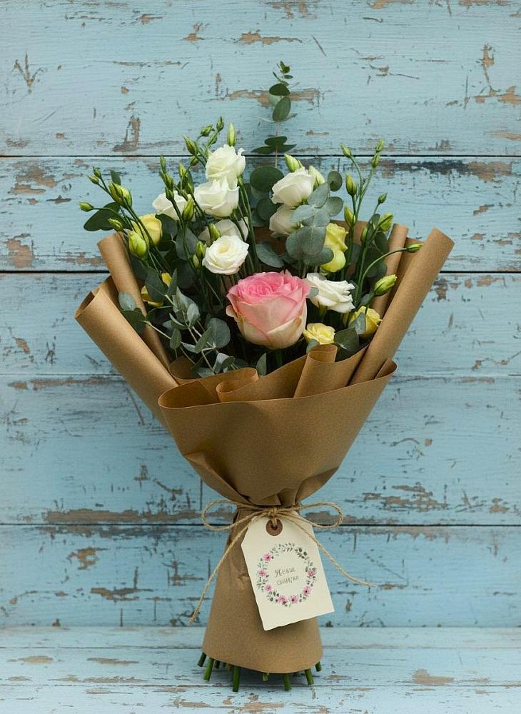 Букет цветов из: Розы и Лизиантусы в Ардатове Нижегородской области