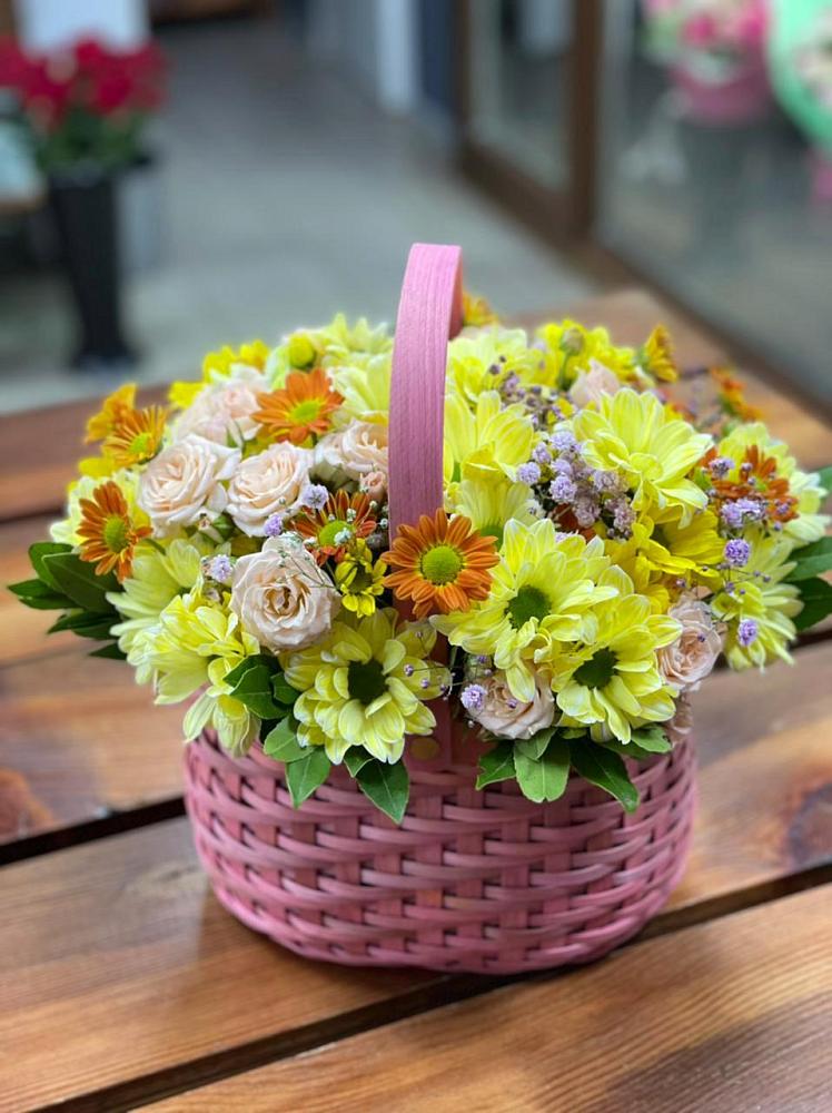 Цветочная композиция из Хризантемы и Розы в корзине в Ардатове Нижегородской области