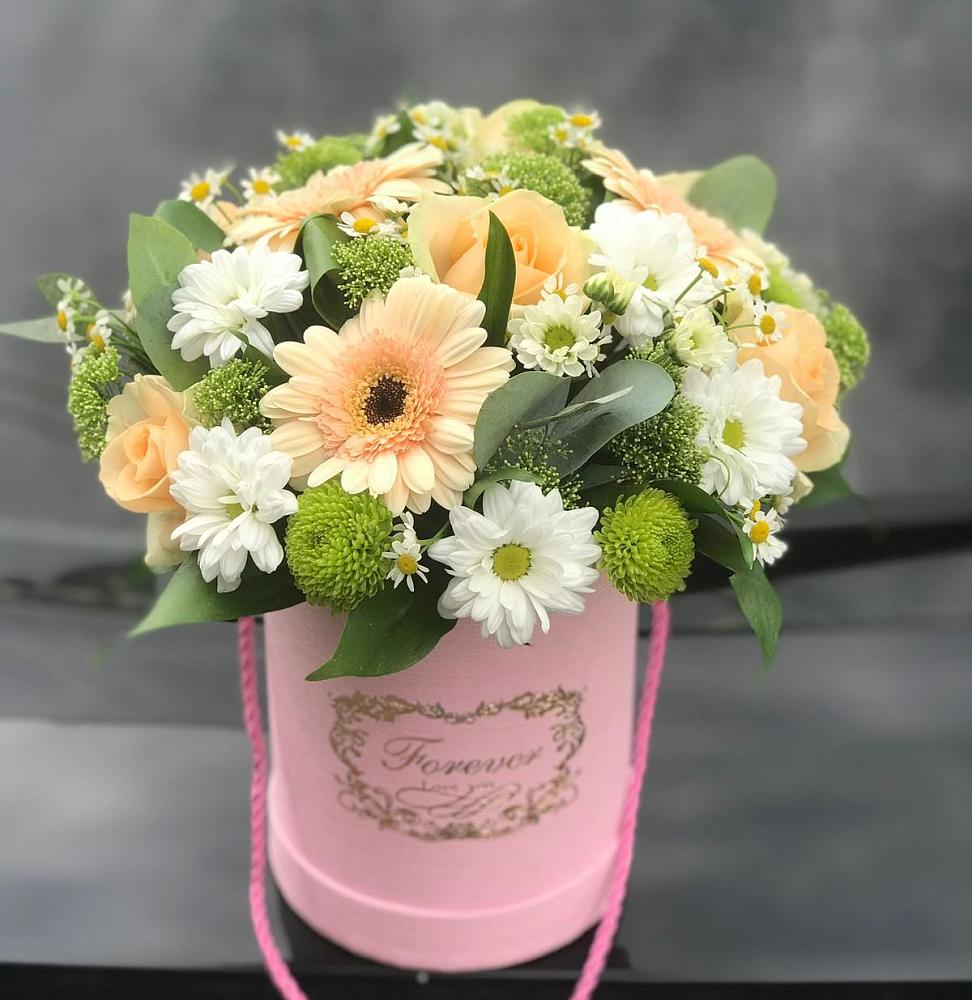 Цветочная композиция из Розы, Герберы и Хризантемы в шляпной коробке в Ардатове Нижегородской области